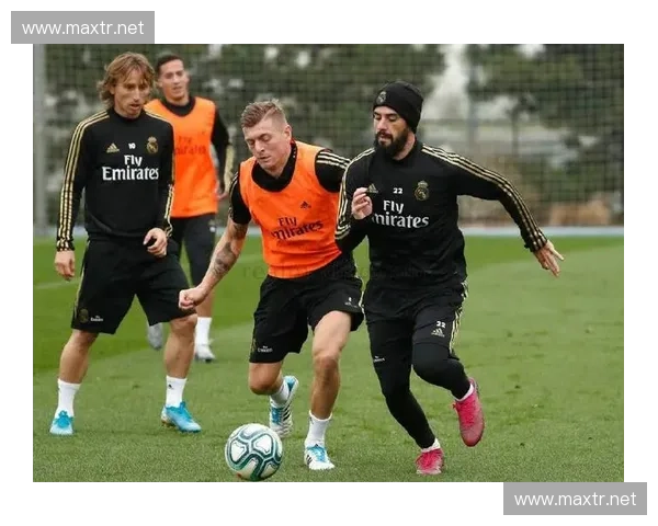 英雄联盟赛事风云再起新赛季焦点战全面解析与选手动向深度前瞻 英雄联盟赛事风云再起新赛季焦点战全面解析与选手动向深度前瞻